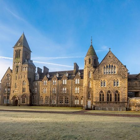 The Caledonian 3 Bedroom Self Catering Apartment In Historic Abbey 포트오거스타 외부 사진